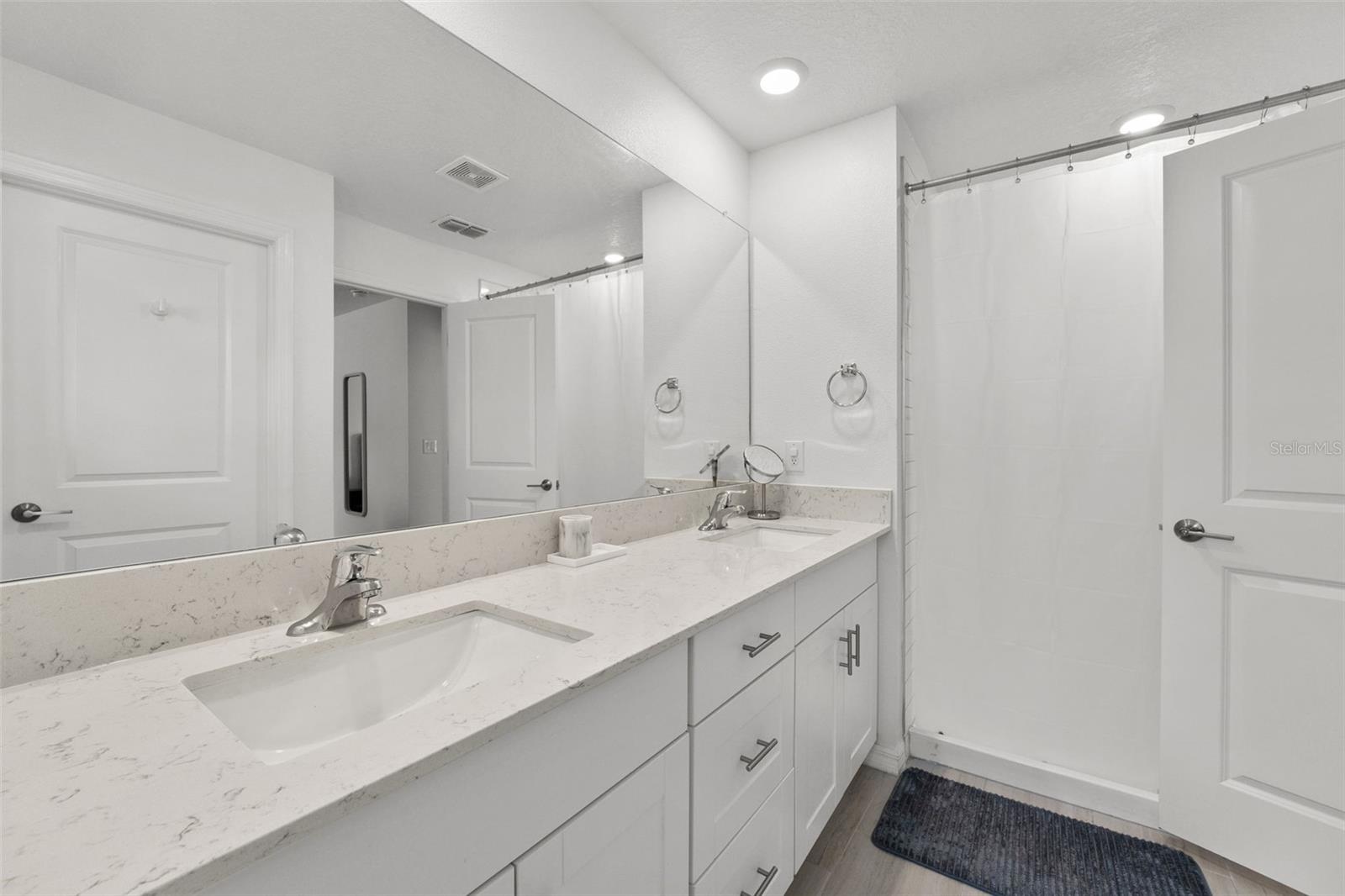 Image 13 of 29 For 9815 Carabiner Way