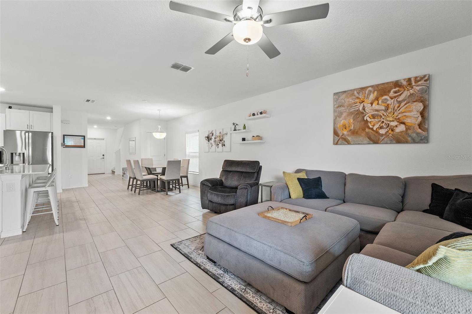 Image 2 of 29 For 9815 Carabiner Way