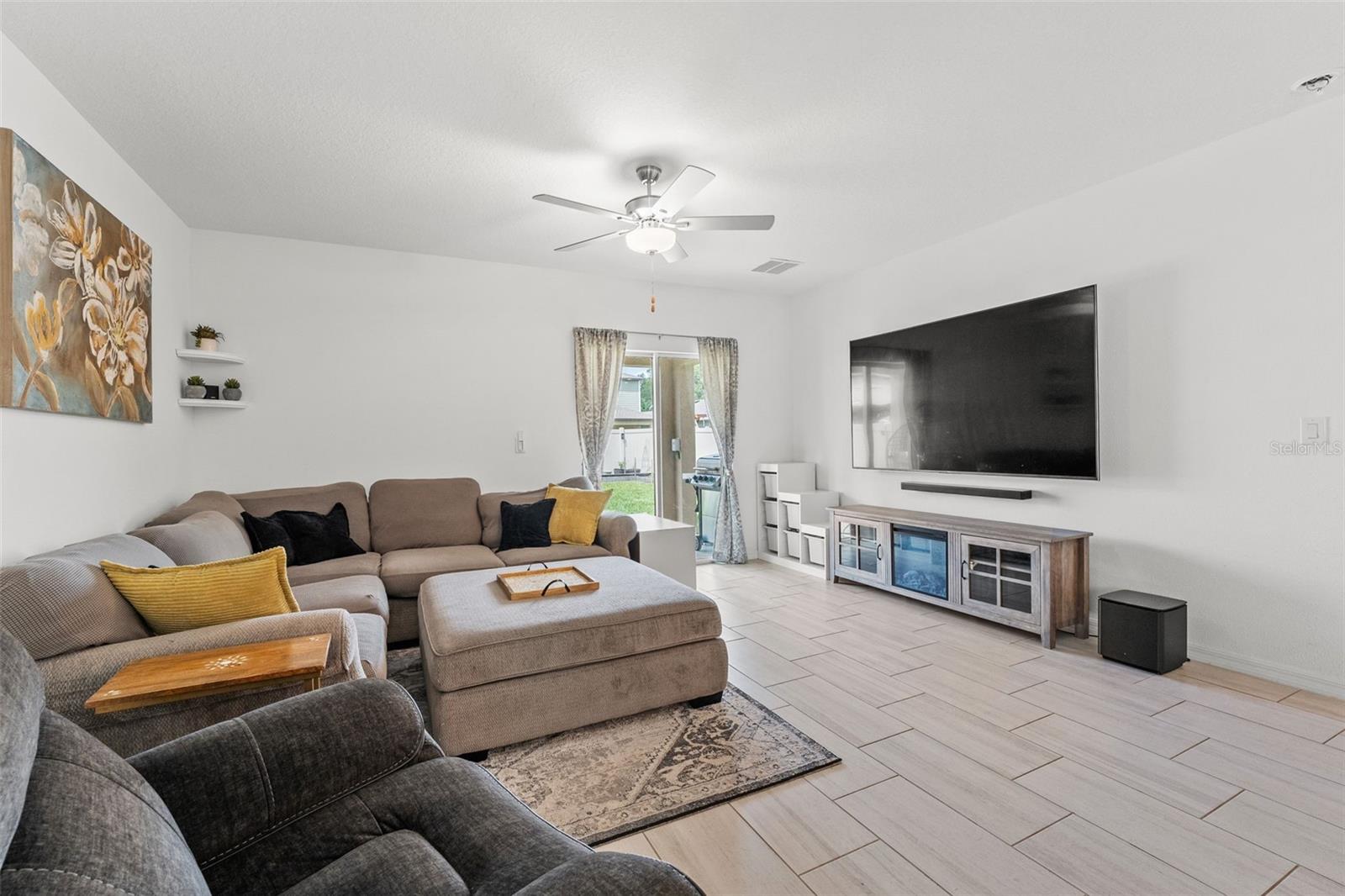 Image 4 of 29 For 9815 Carabiner Way