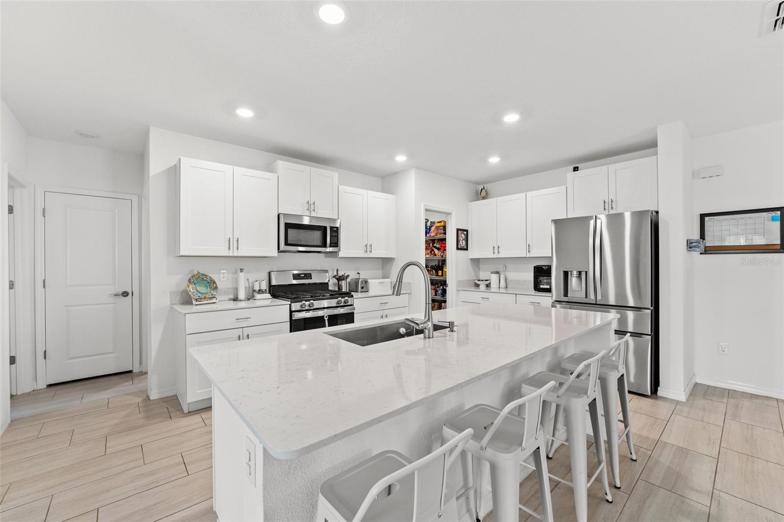 Image 7 of 29 For 9815 Carabiner Way