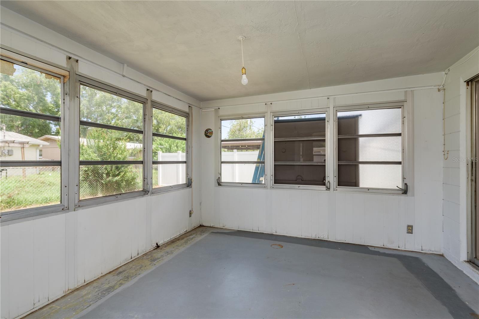 Image 22 of 29 For 3547 Morley Drive