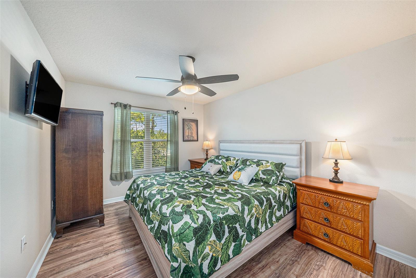 Image 20 of 29 For 5065 Royal Palms Way 303