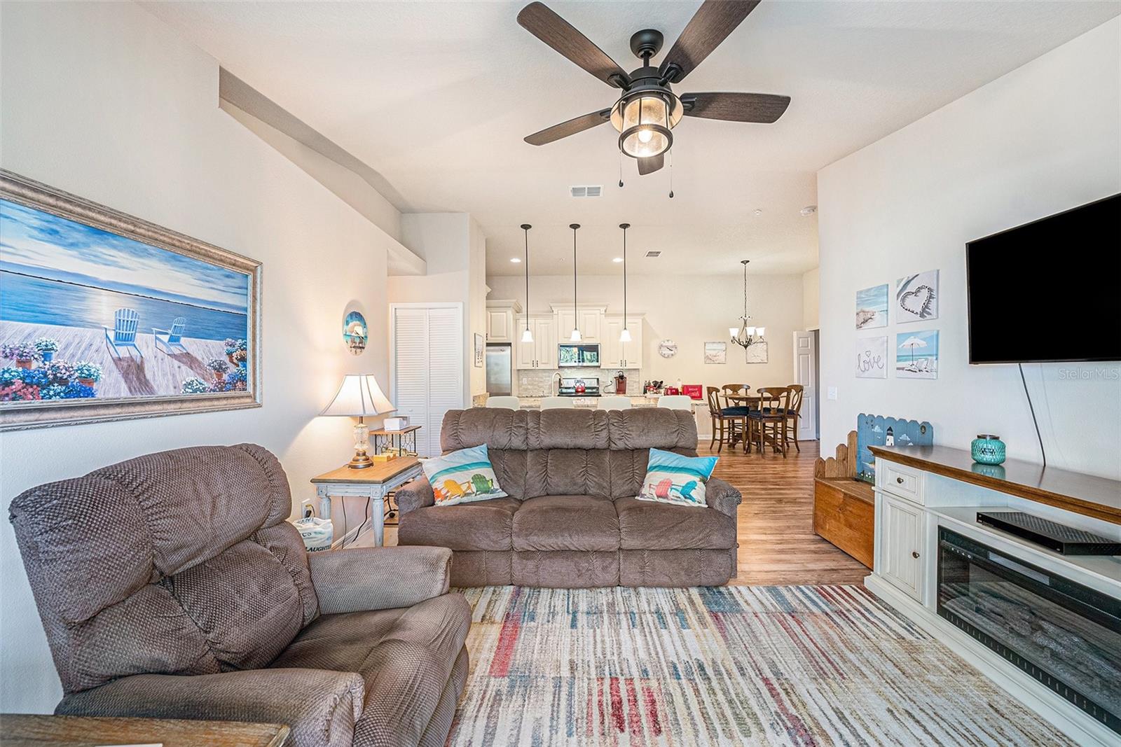 Image 4 of 29 For 5065 Royal Palms Way 303