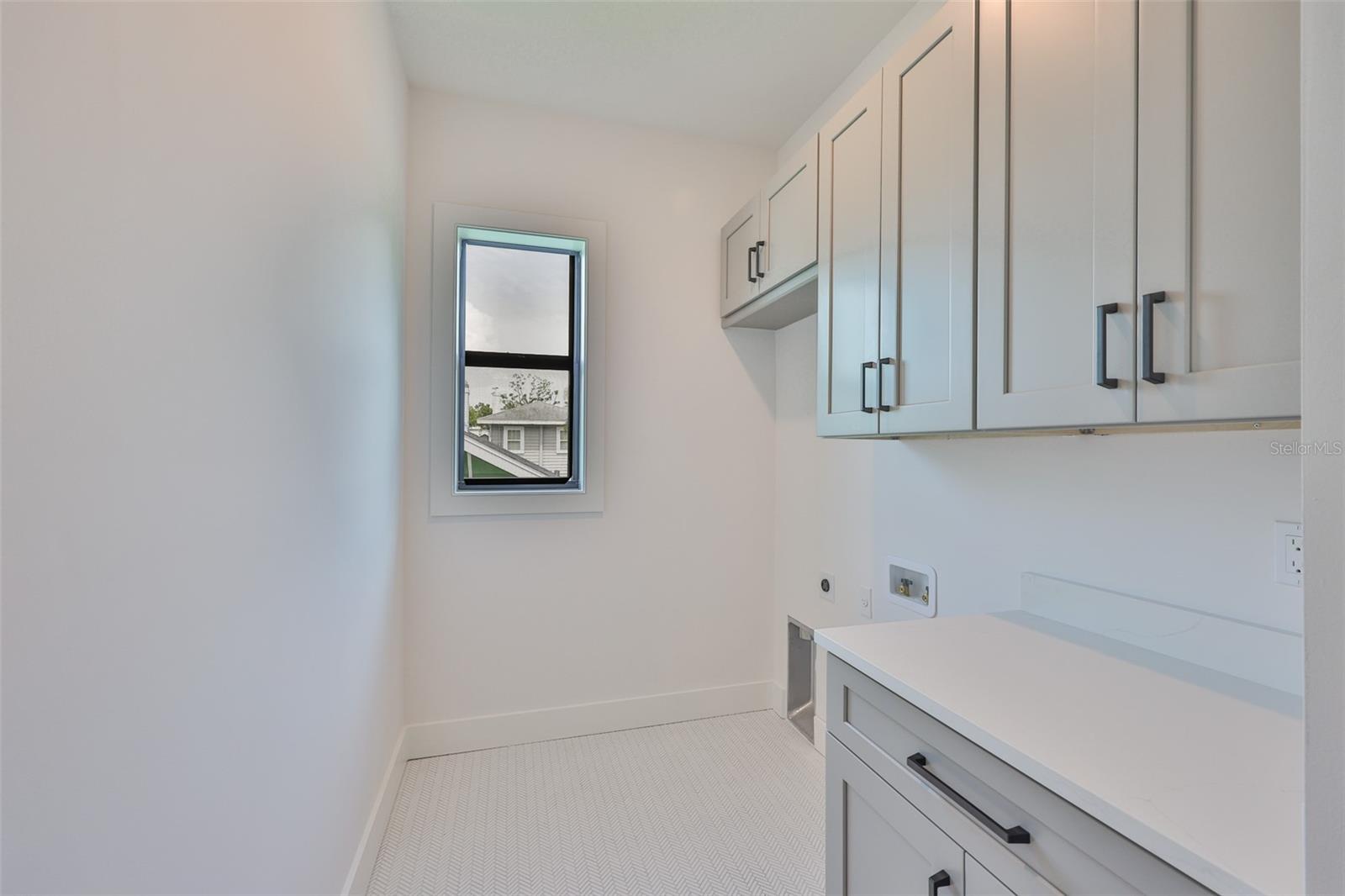 Image 10 of 10 For 419 Frances Avenue 1
