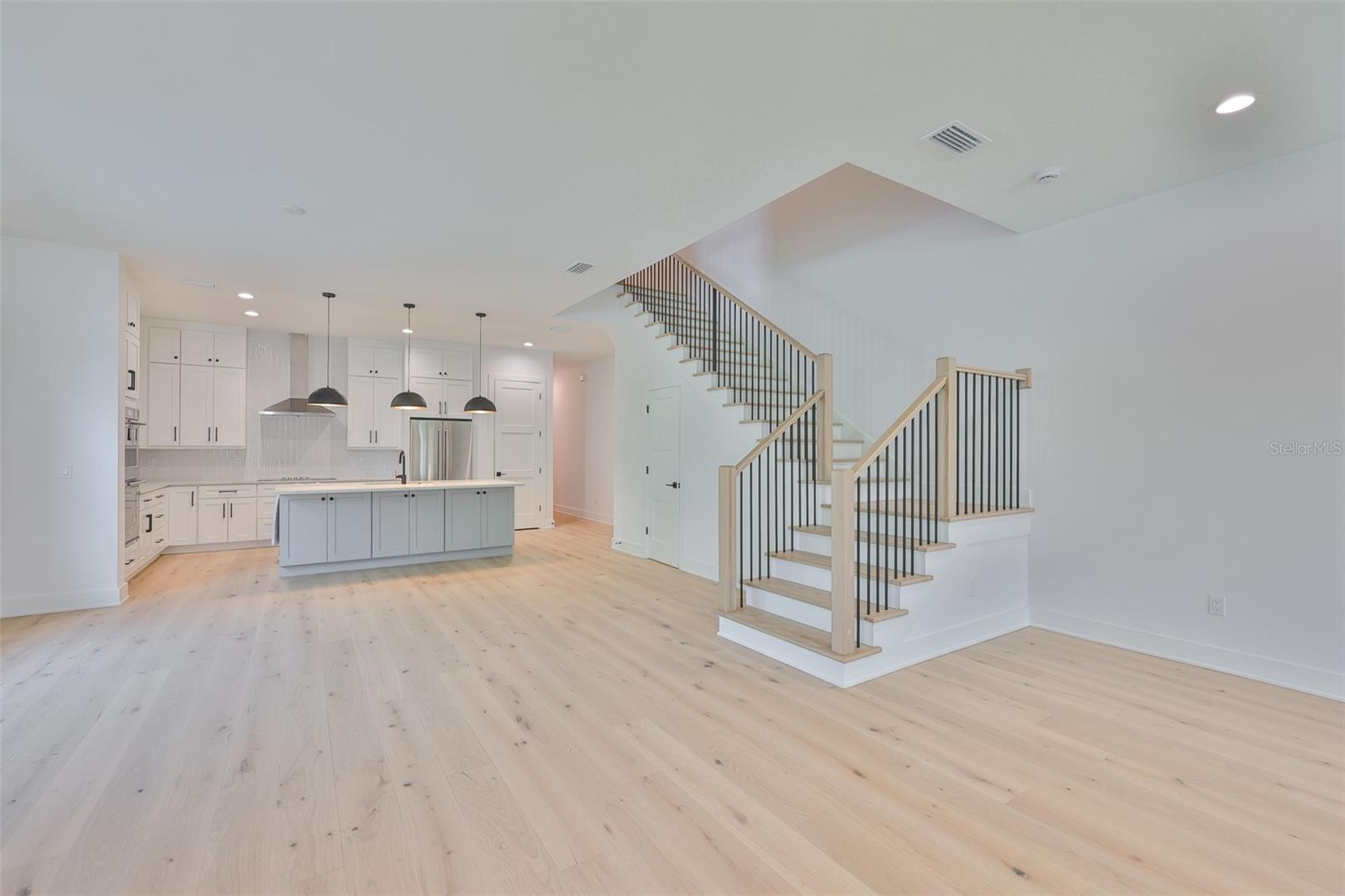 Image 4 of 10 For 419 Frances Avenue 1