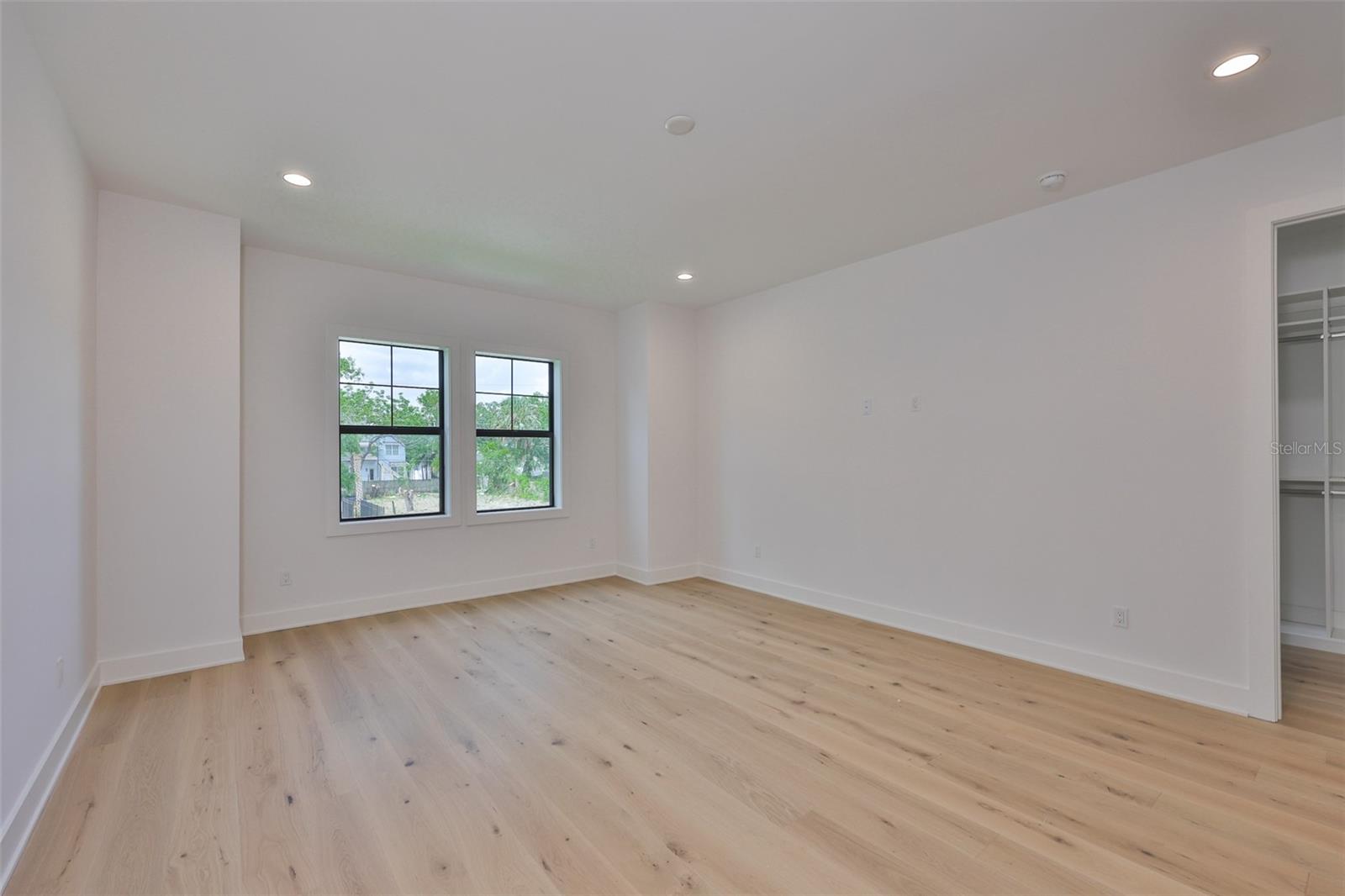 Image 7 of 10 For 419 Frances Avenue 1