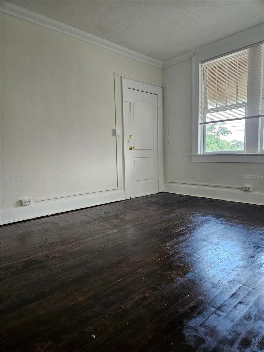 Image 3 of 11 For 4905 Central Avenue 4