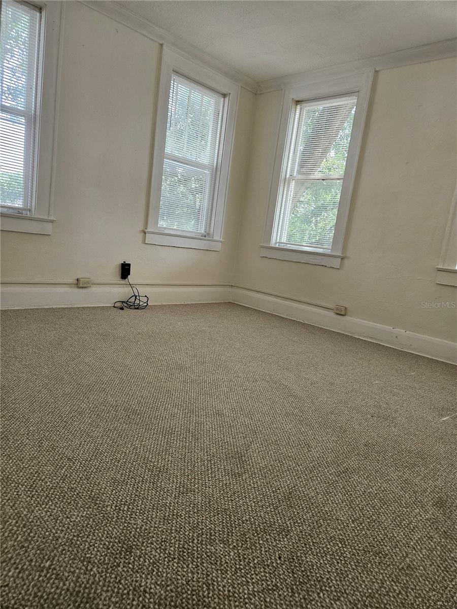Image 8 of 11 For 4905 Central Avenue 4