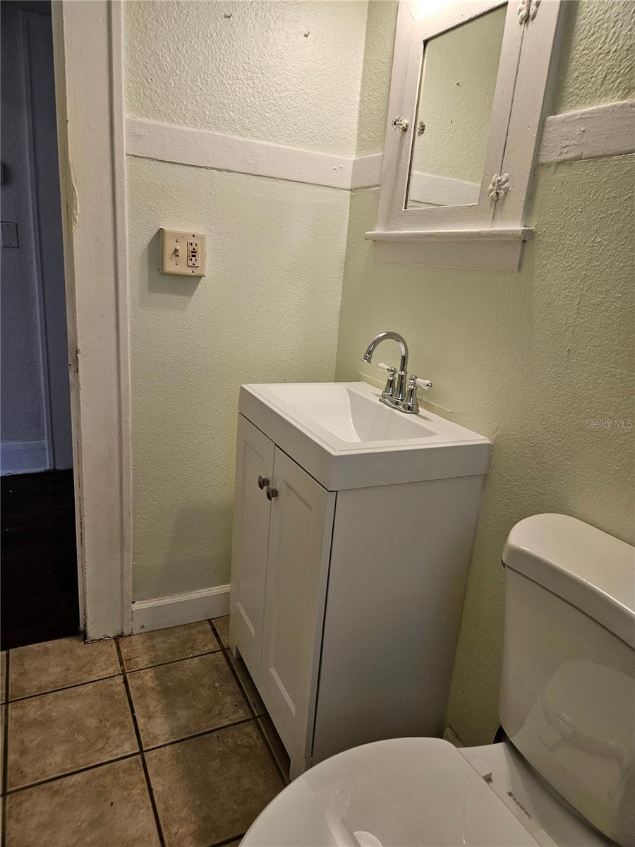 Image 9 of 11 For 4905 Central Avenue 4