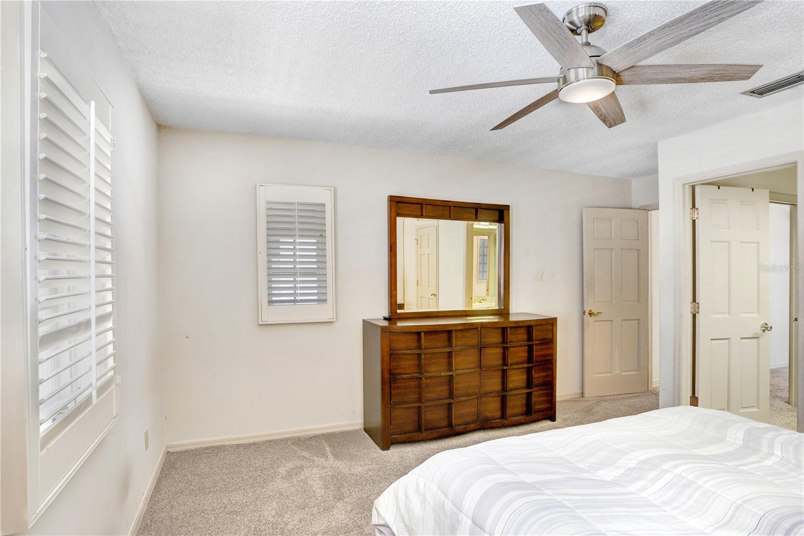 Listing photo id 9 for 3145 Lake Ellen Drive 3145