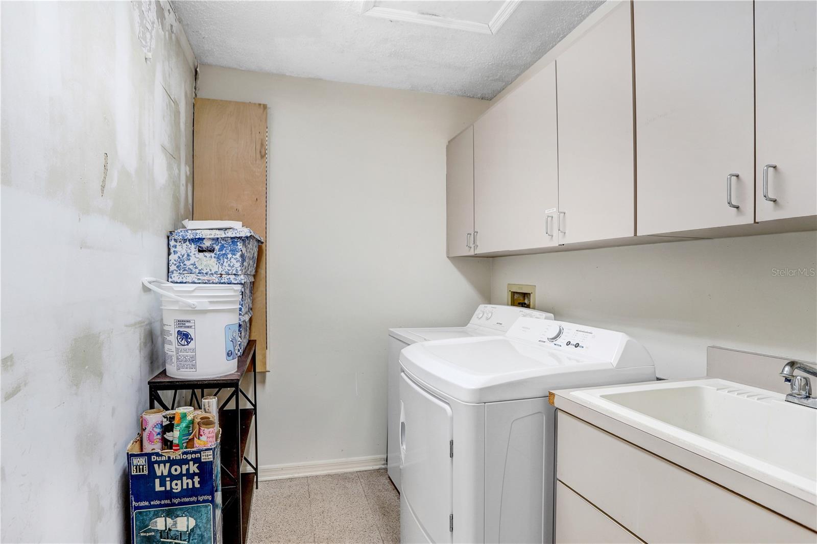 Listing photo id 11 for 3145 Lake Ellen Drive 3145