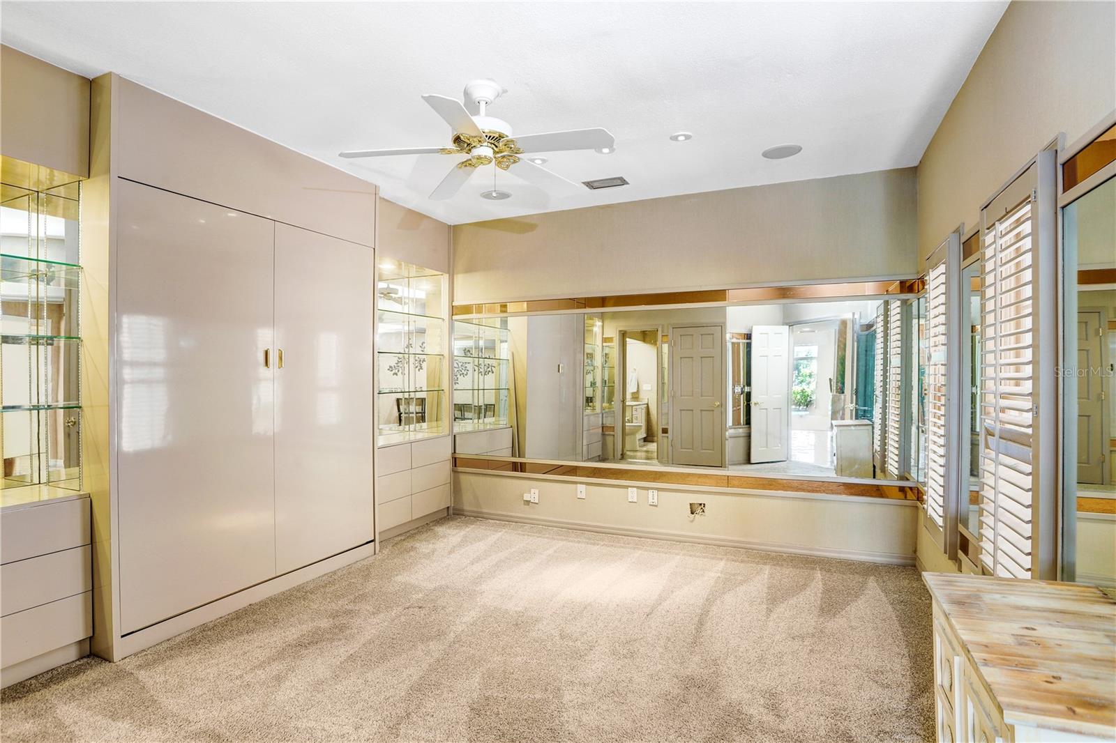 Listing photo id 17 for 3145 Lake Ellen Drive 3145