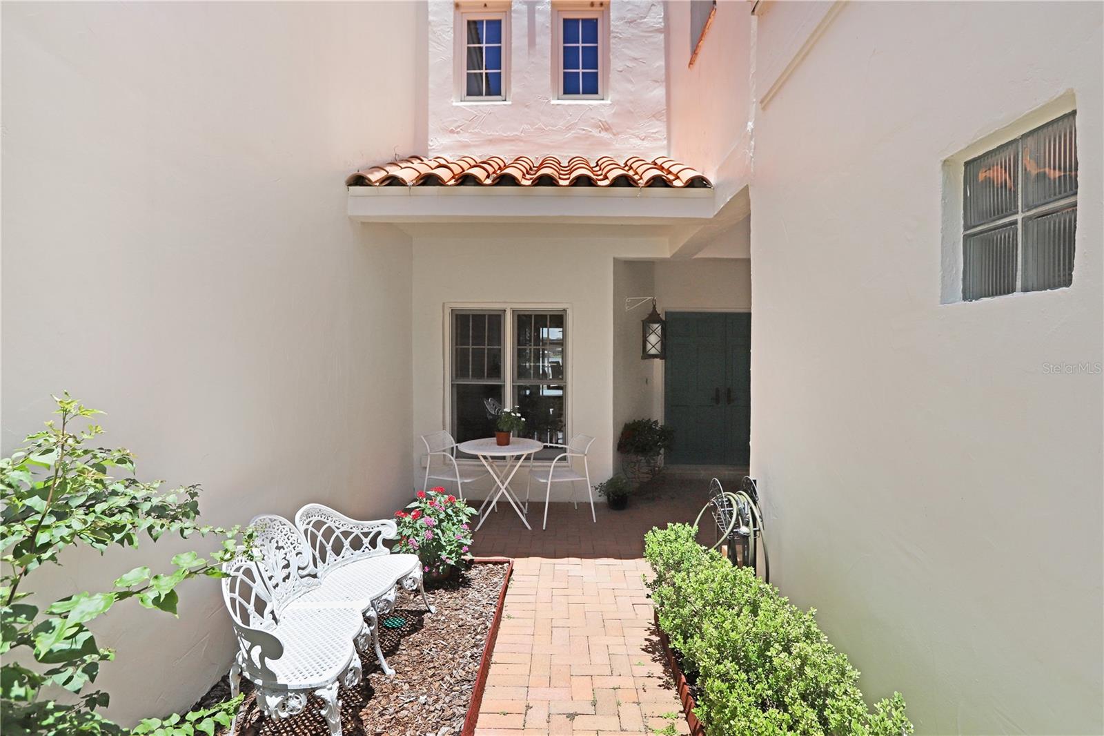 Listing photo id 0 for 3145 Lake Ellen Drive 3145