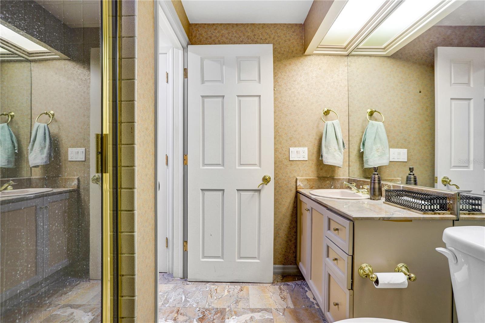 Listing photo id 19 for 3145 Lake Ellen Drive 3145