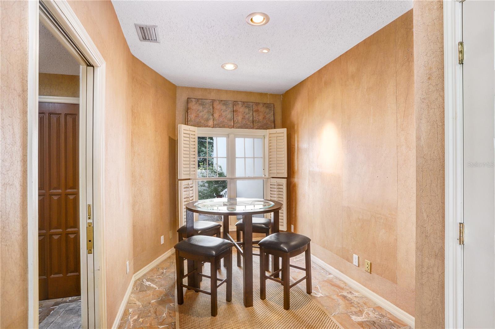 Listing photo id 29 for 3145 Lake Ellen Drive 3145