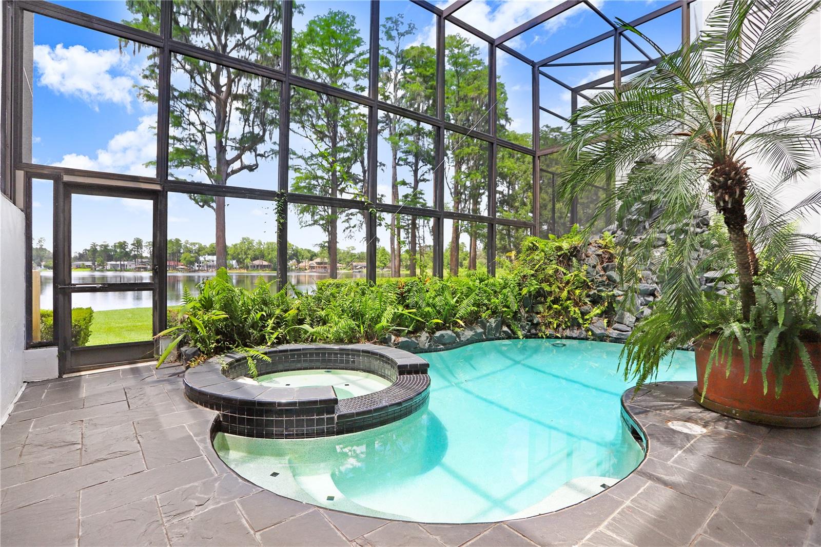 Listing photo id 32 for 3145 Lake Ellen Drive 3145