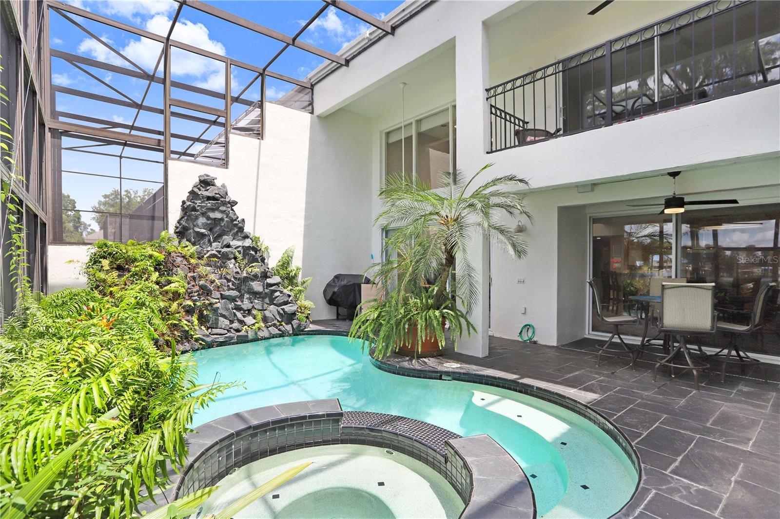 Listing photo id 33 for 3145 Lake Ellen Drive 3145