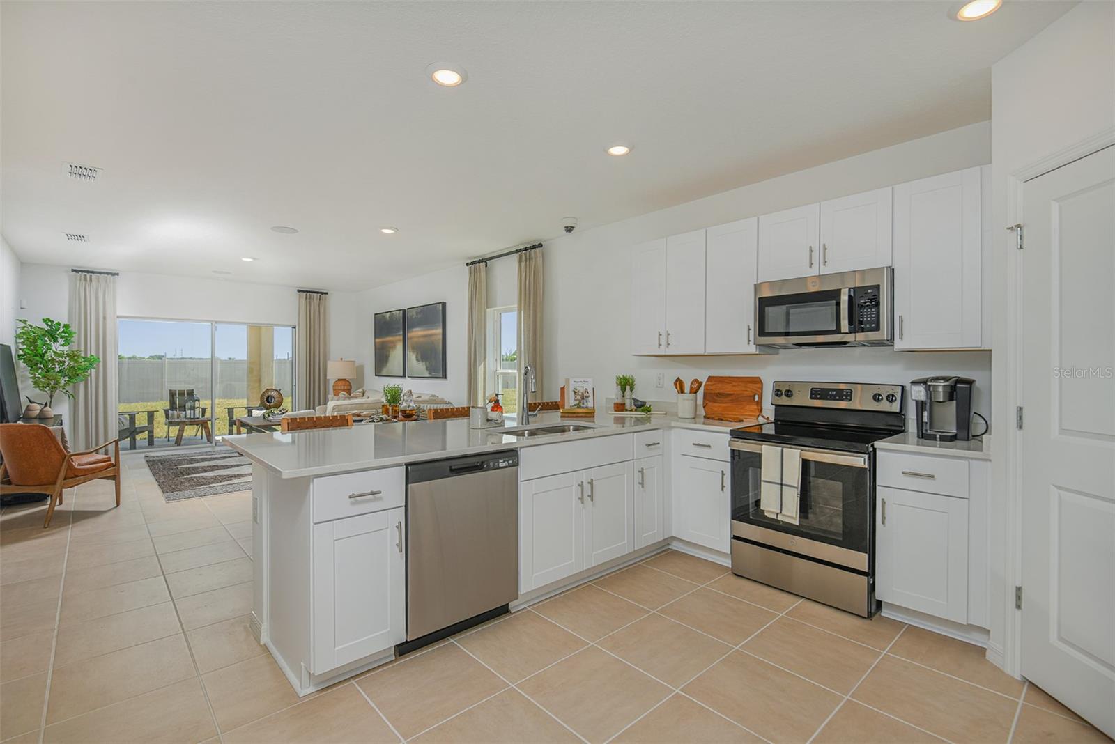 Image 14 of 27 For 13548 Tropical Breeze Way