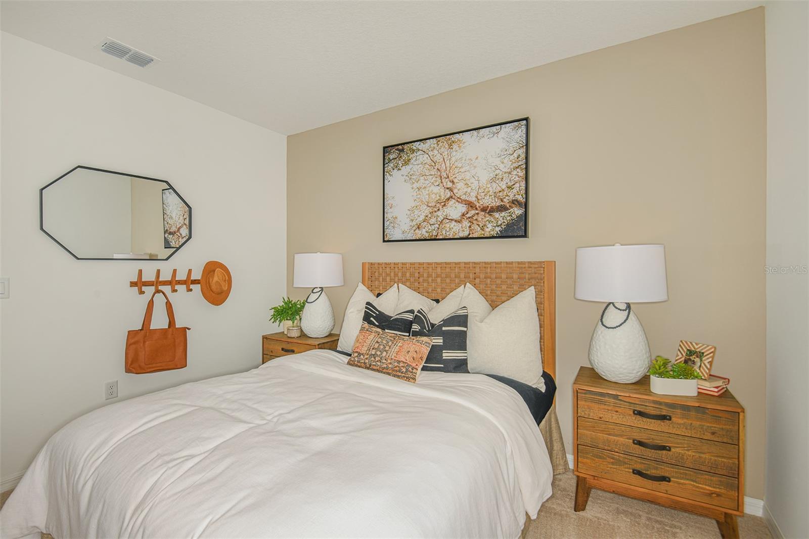 Image 20 of 27 For 13548 Tropical Breeze Way