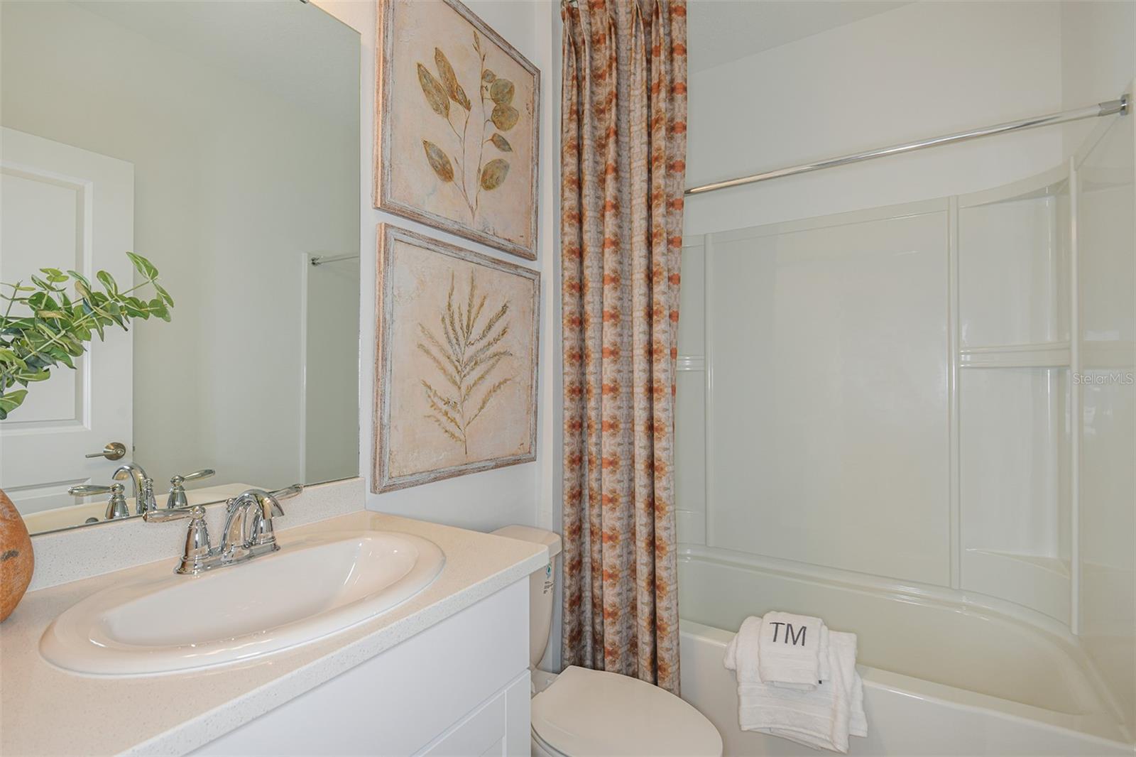 Image 24 of 27 For 13548 Tropical Breeze Way