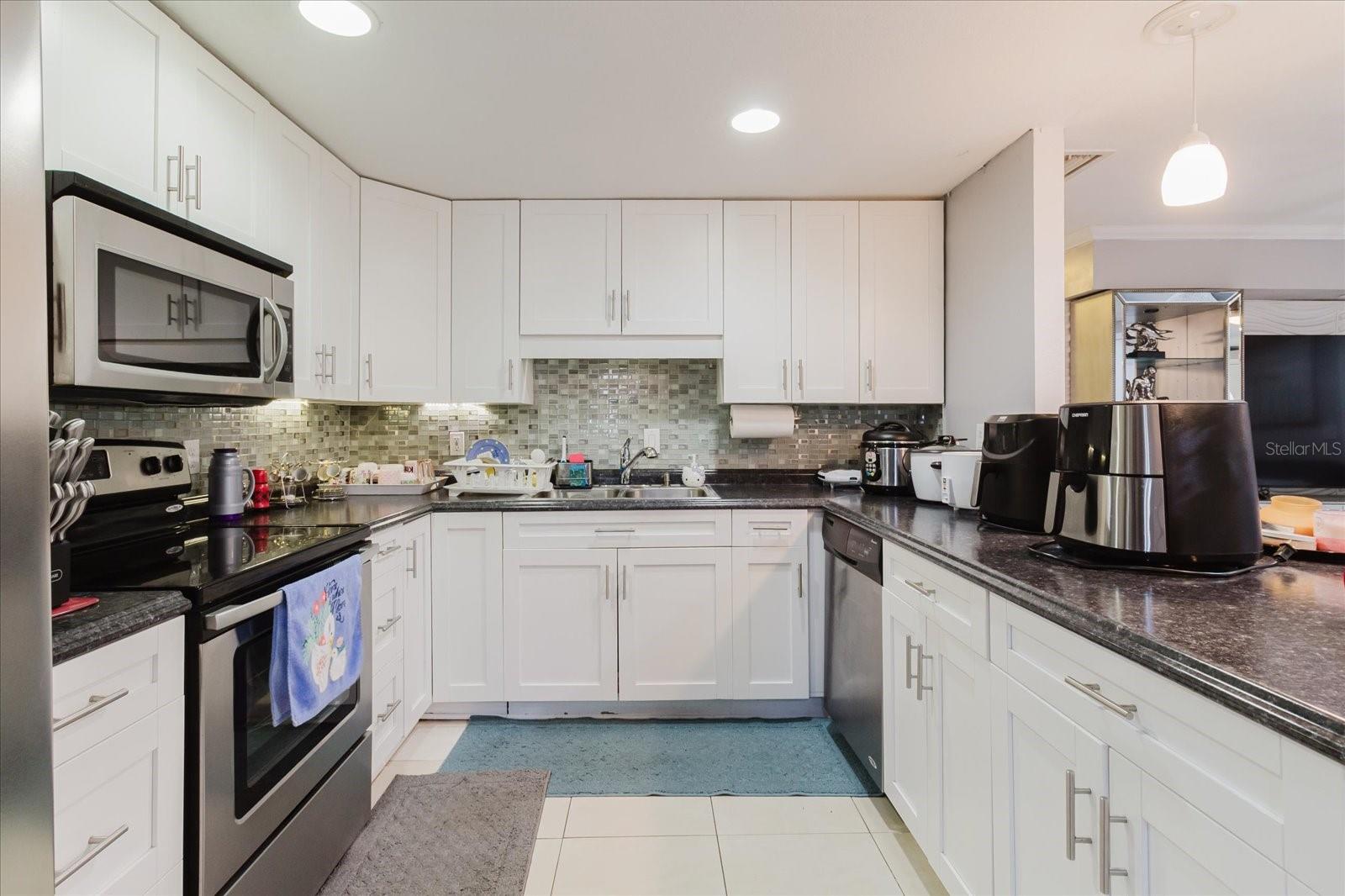Image 14 of 63 For 5601 Golden Drive