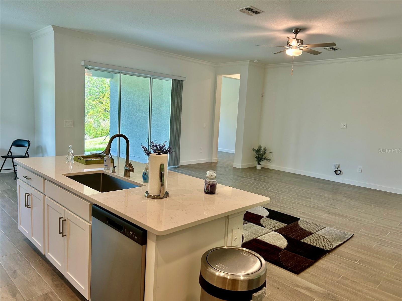 Listing photo id 11 for 10864 Banyan Breeze Boulevard