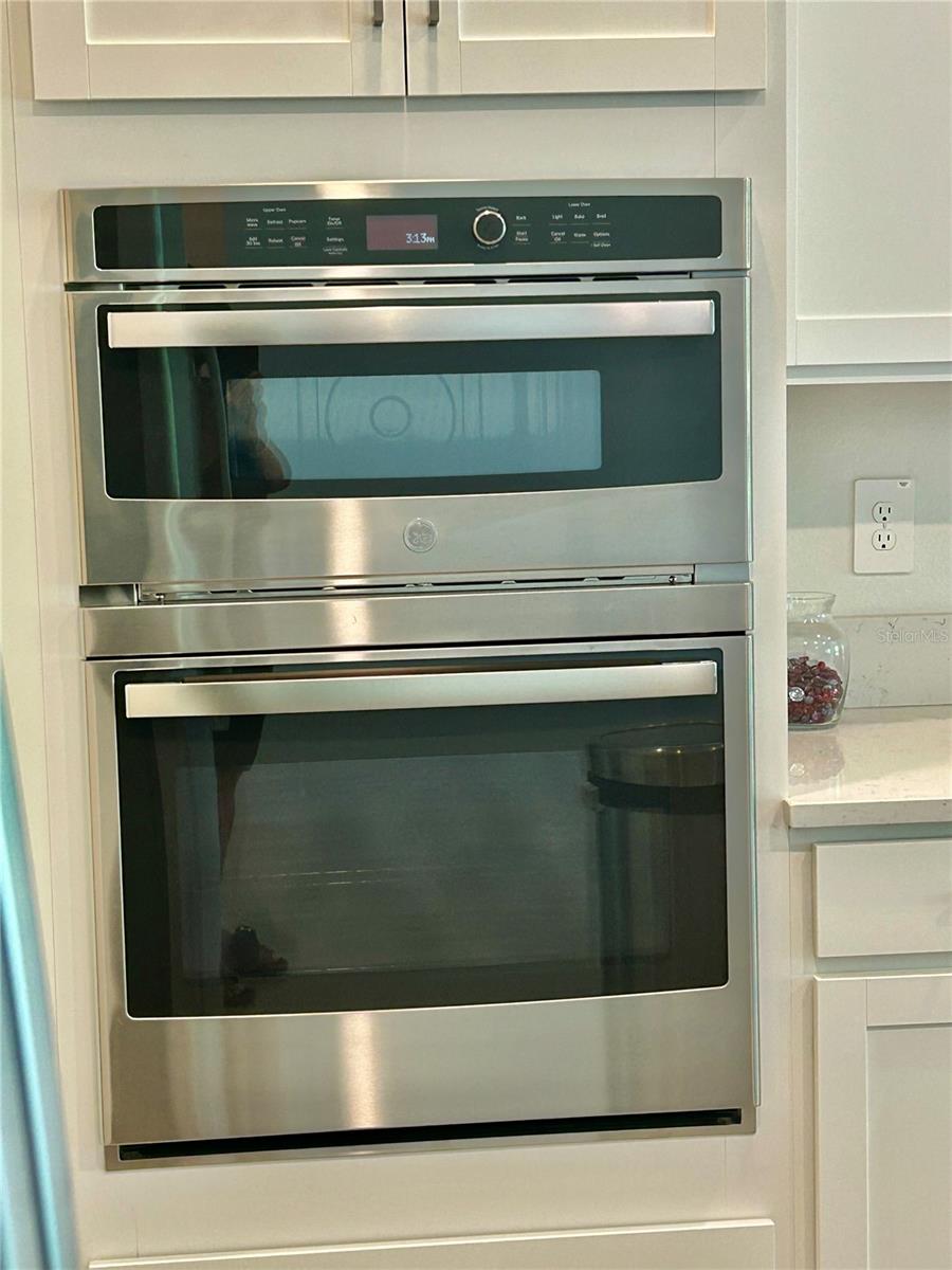 Listing photo id 14 for 10864 Banyan Breeze Boulevard