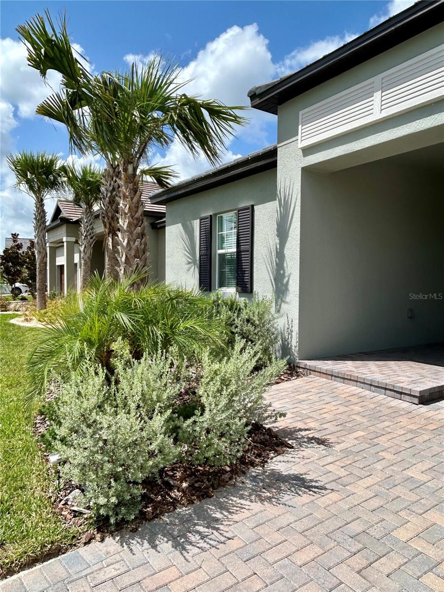 Listing photo id 0 for 10864 Banyan Breeze Boulevard
