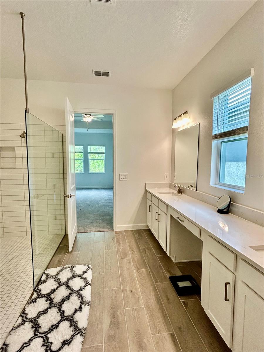 Listing photo id 19 for 10864 Banyan Breeze Boulevard