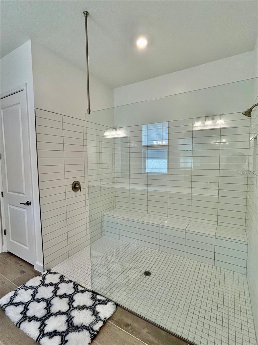 Listing photo id 21 for 10864 Banyan Breeze Boulevard