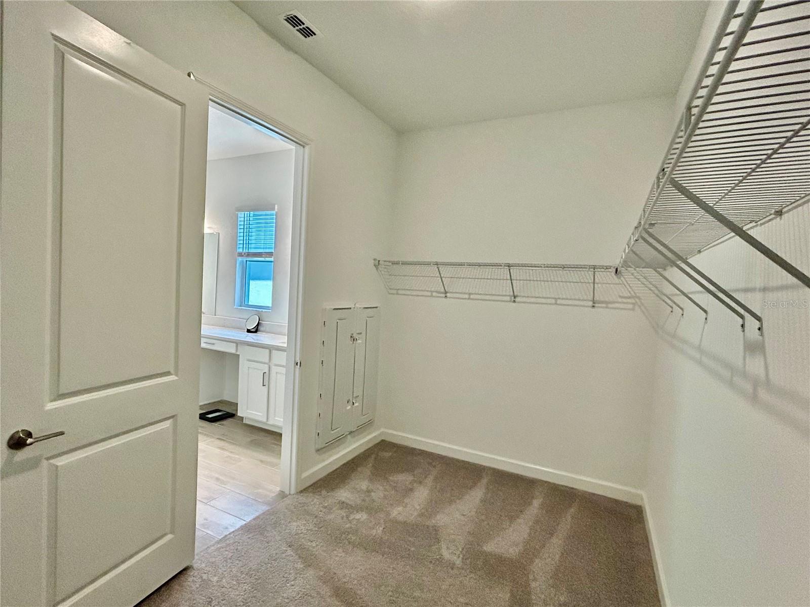 Listing photo id 23 for 10864 Banyan Breeze Boulevard