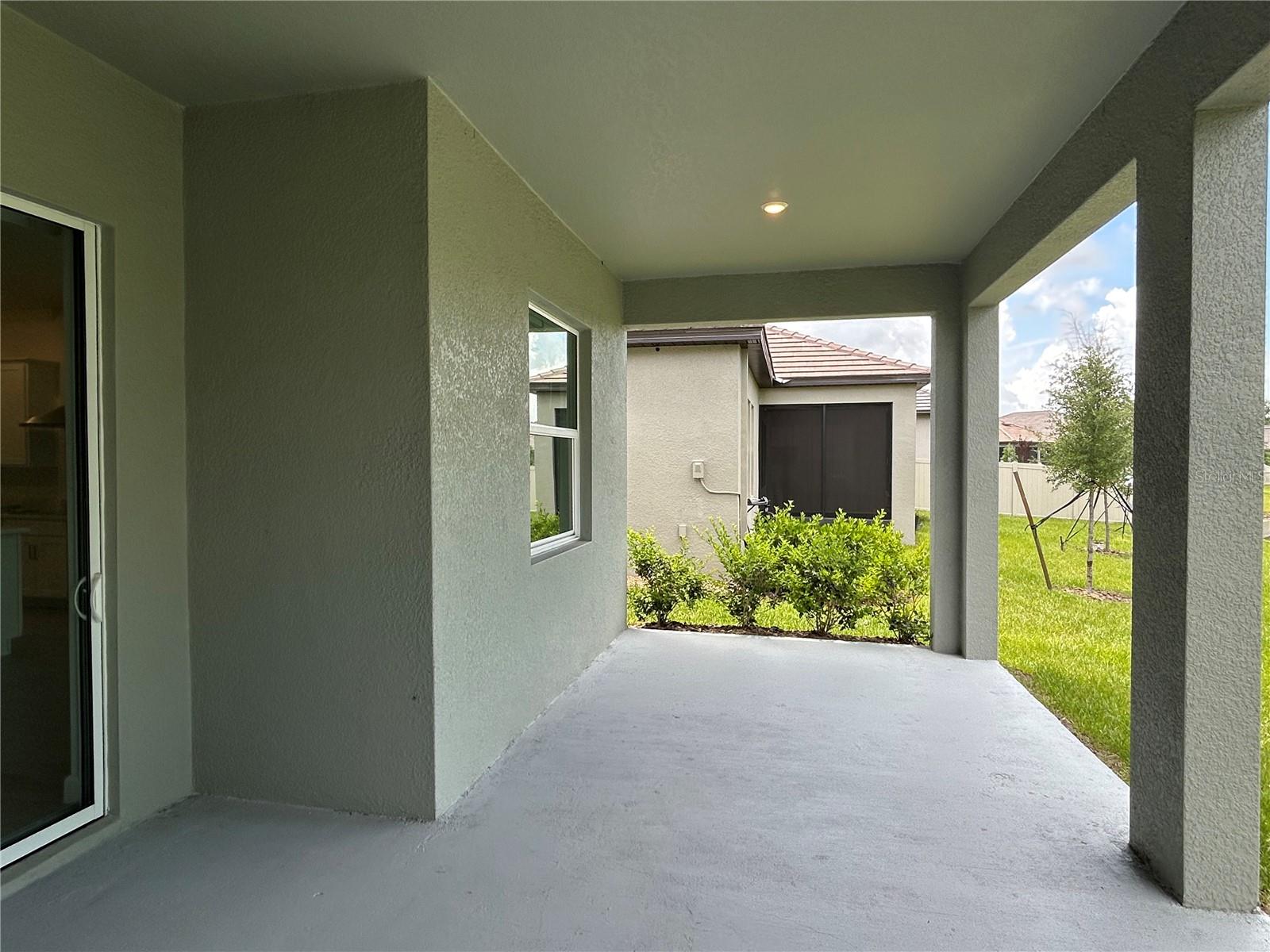 Listing photo id 34 for 10864 Banyan Breeze Boulevard
