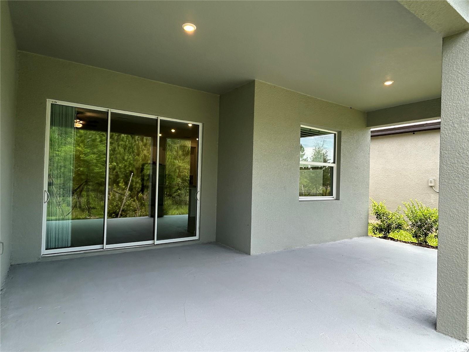 Listing photo id 36 for 10864 Banyan Breeze Boulevard