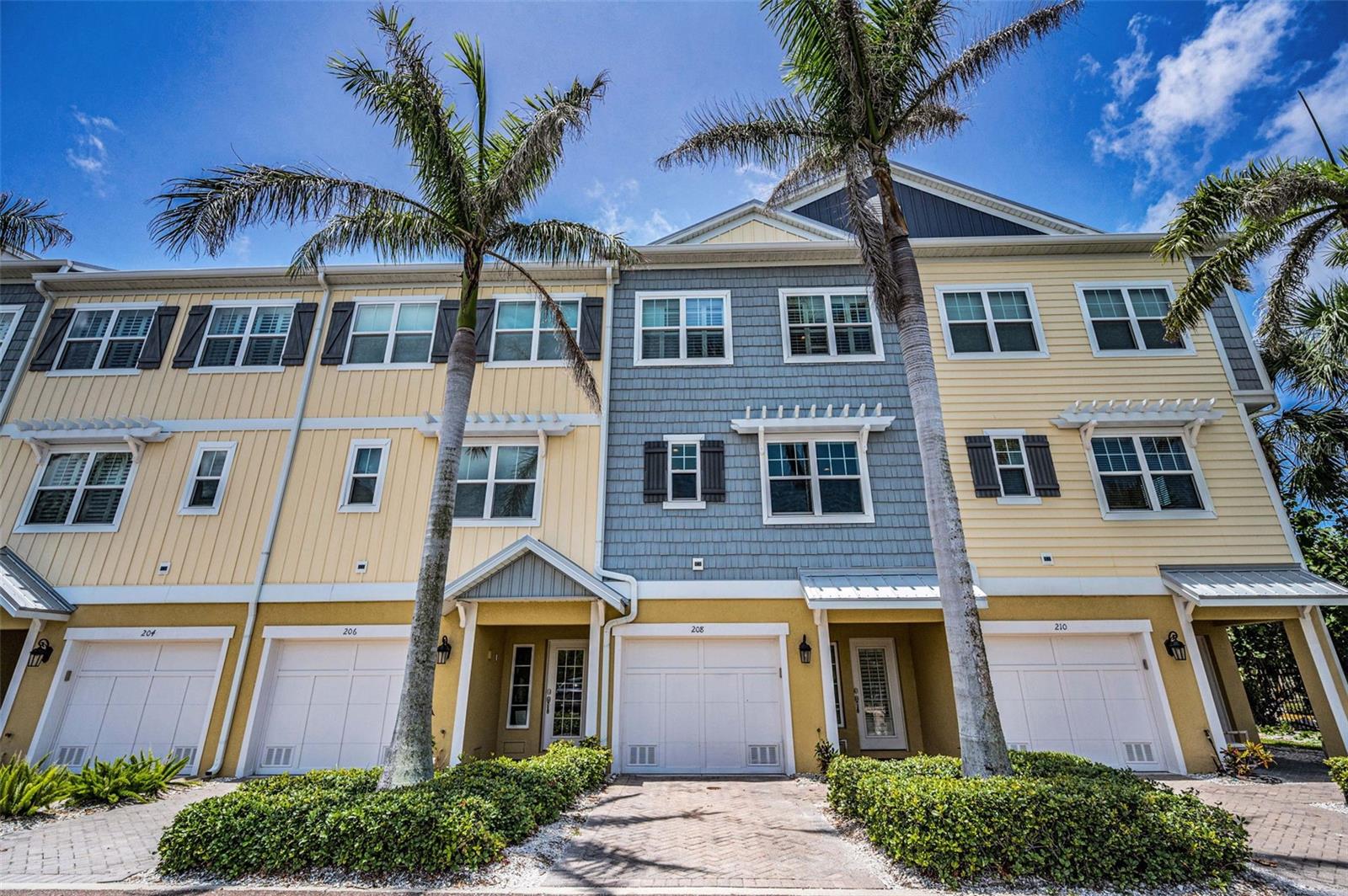 Image 15 of 79 For 208 Haven Beach Court