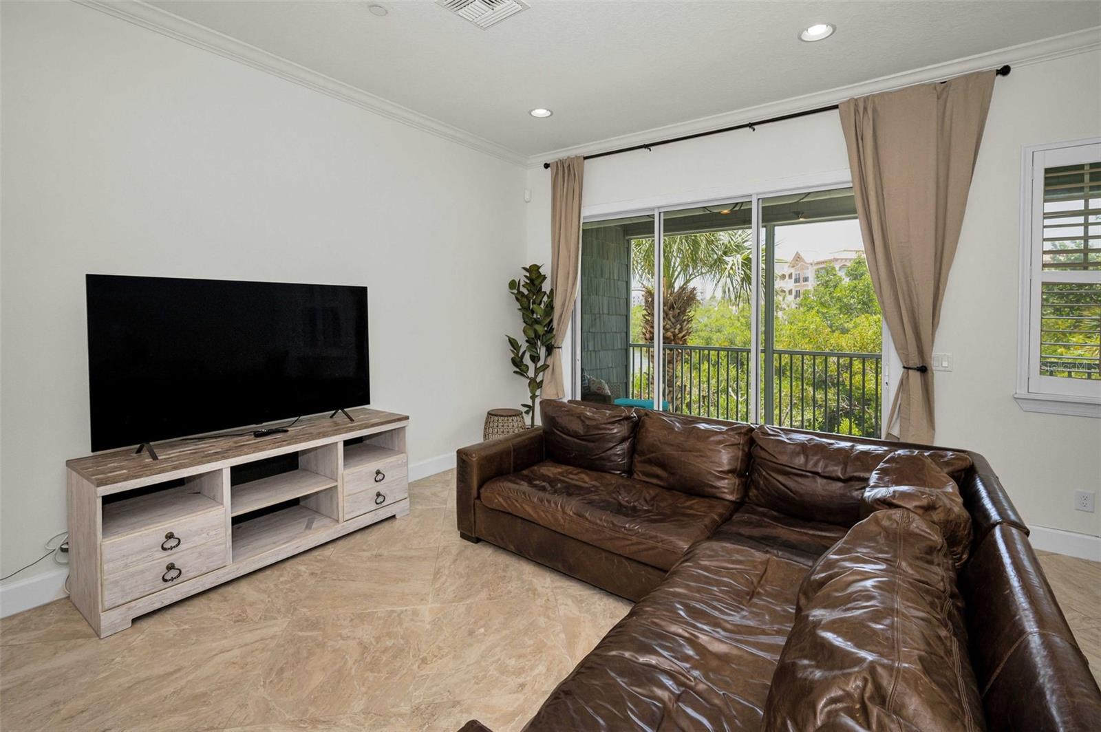 Image 20 of 79 For 208 Haven Beach Court