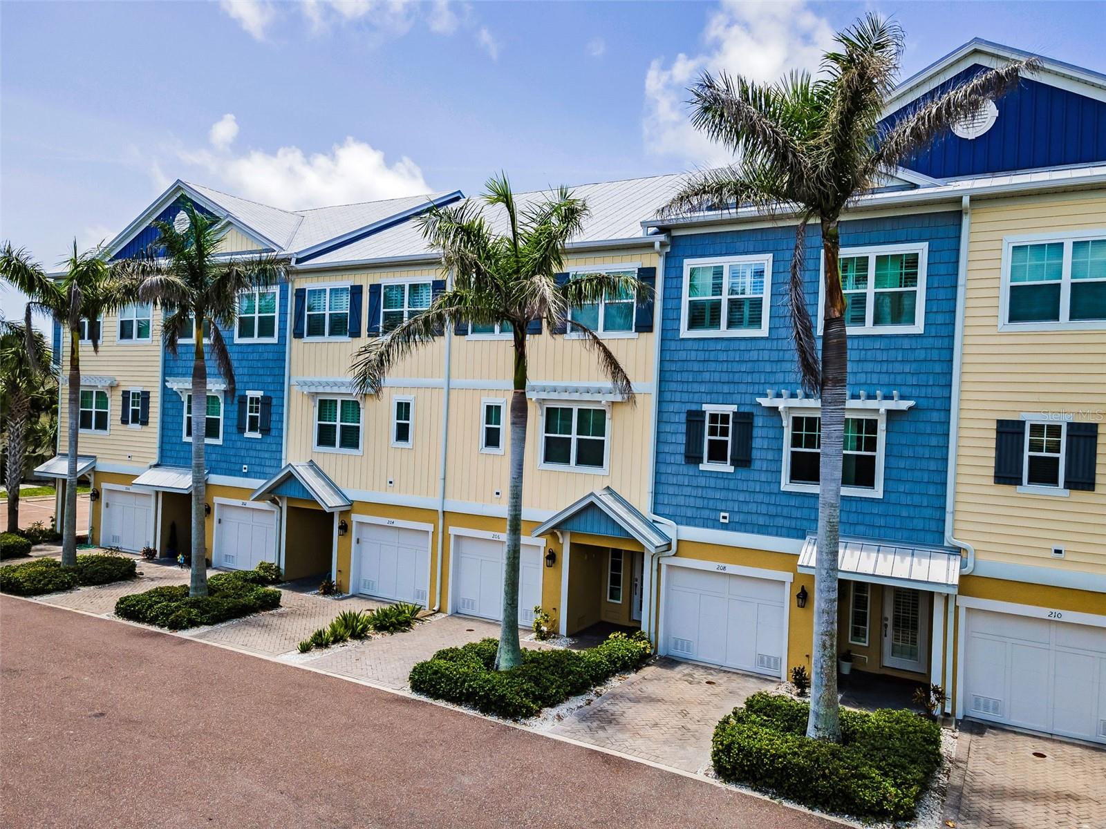 Image 3 of 79 For 208 Haven Beach Court