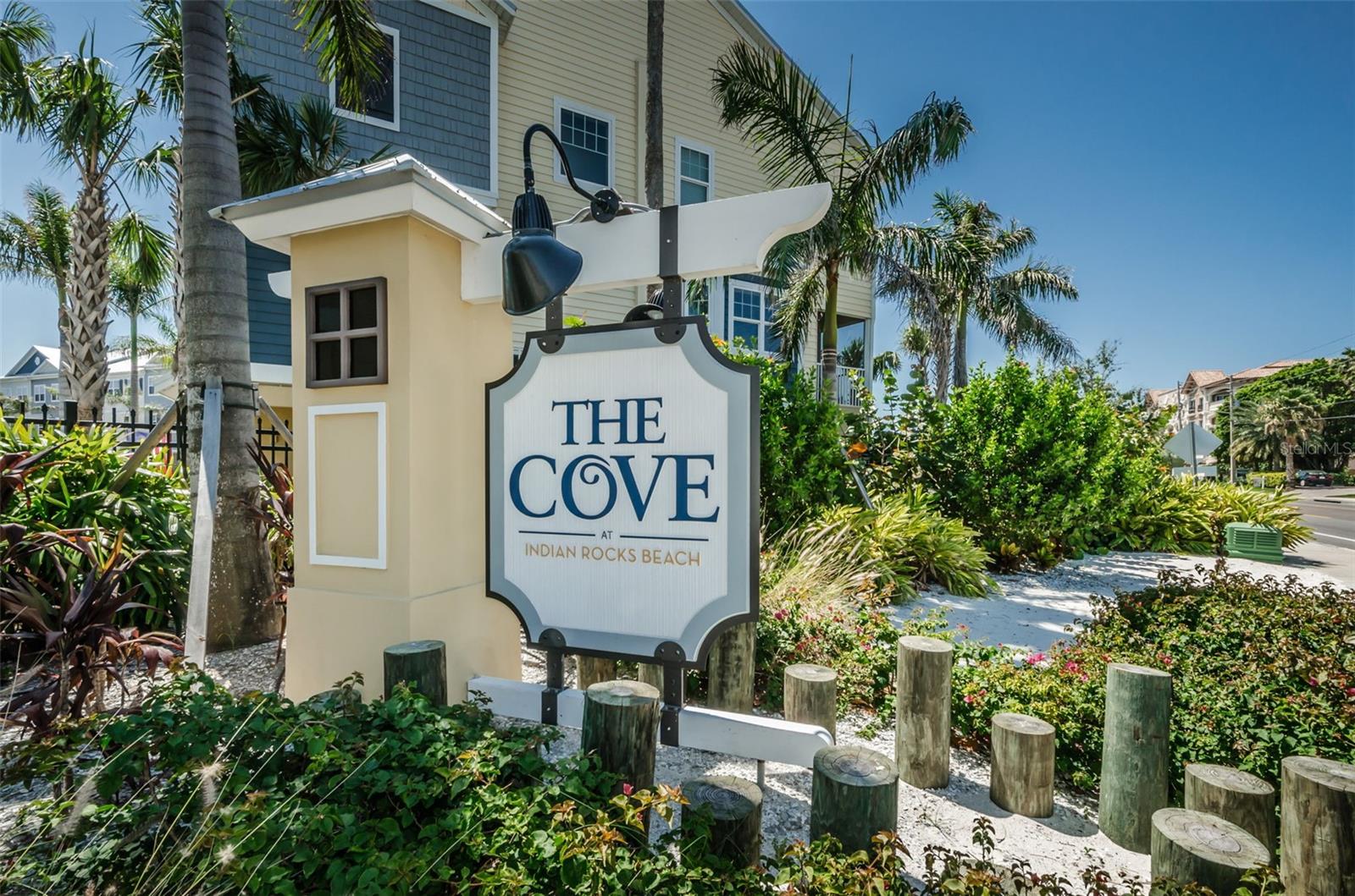 Image 6 of 79 For 208 Haven Beach Court