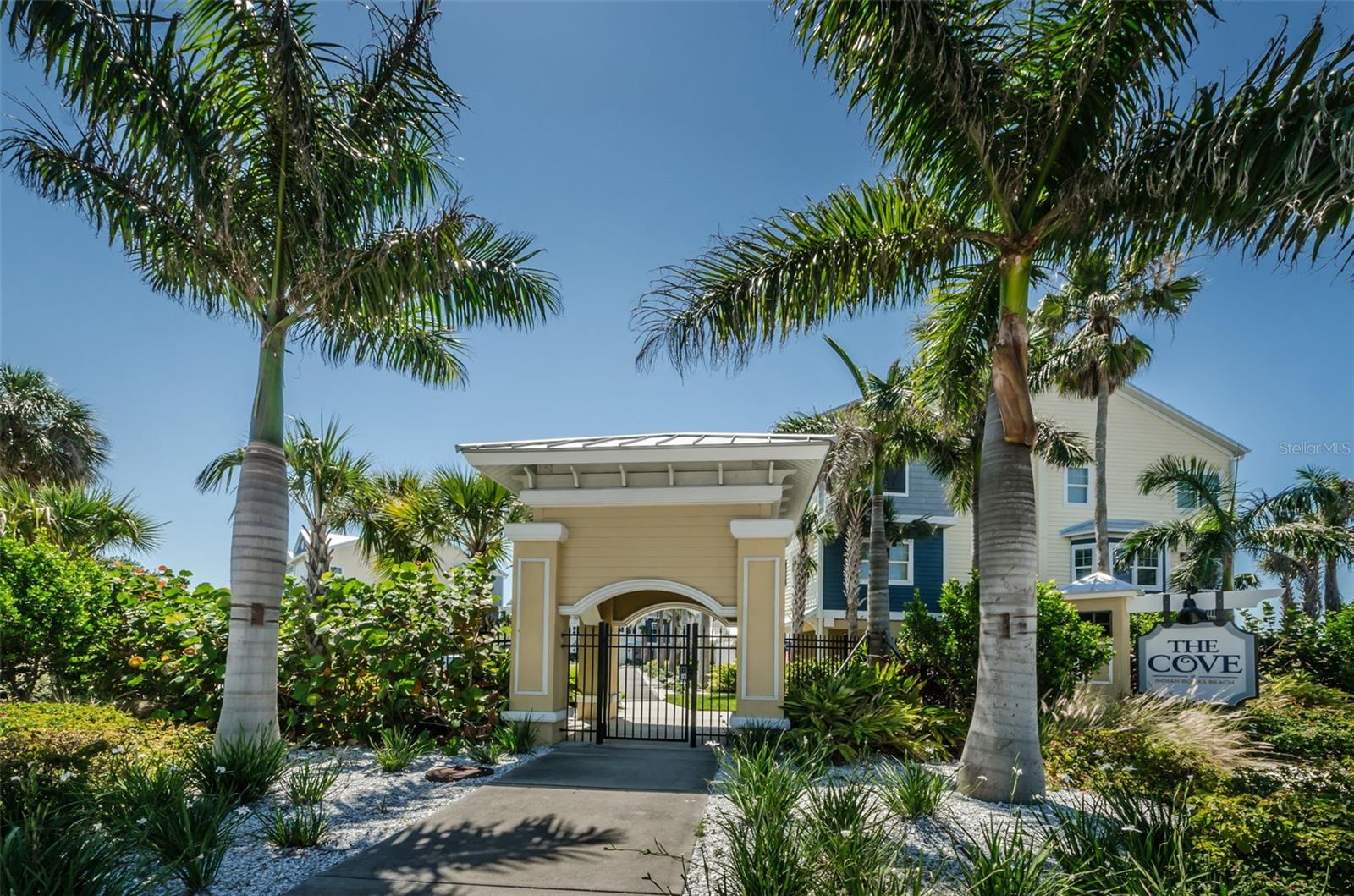 Image 7 of 79 For 208 Haven Beach Court