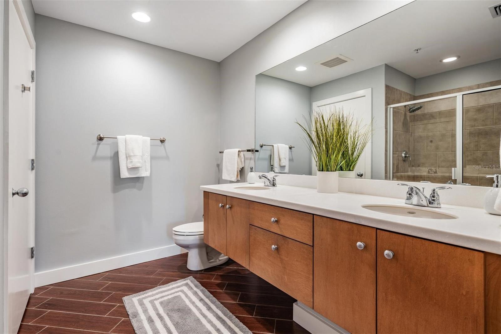 Image 21 of 55 For 1120 Kennedy Boulevard 912