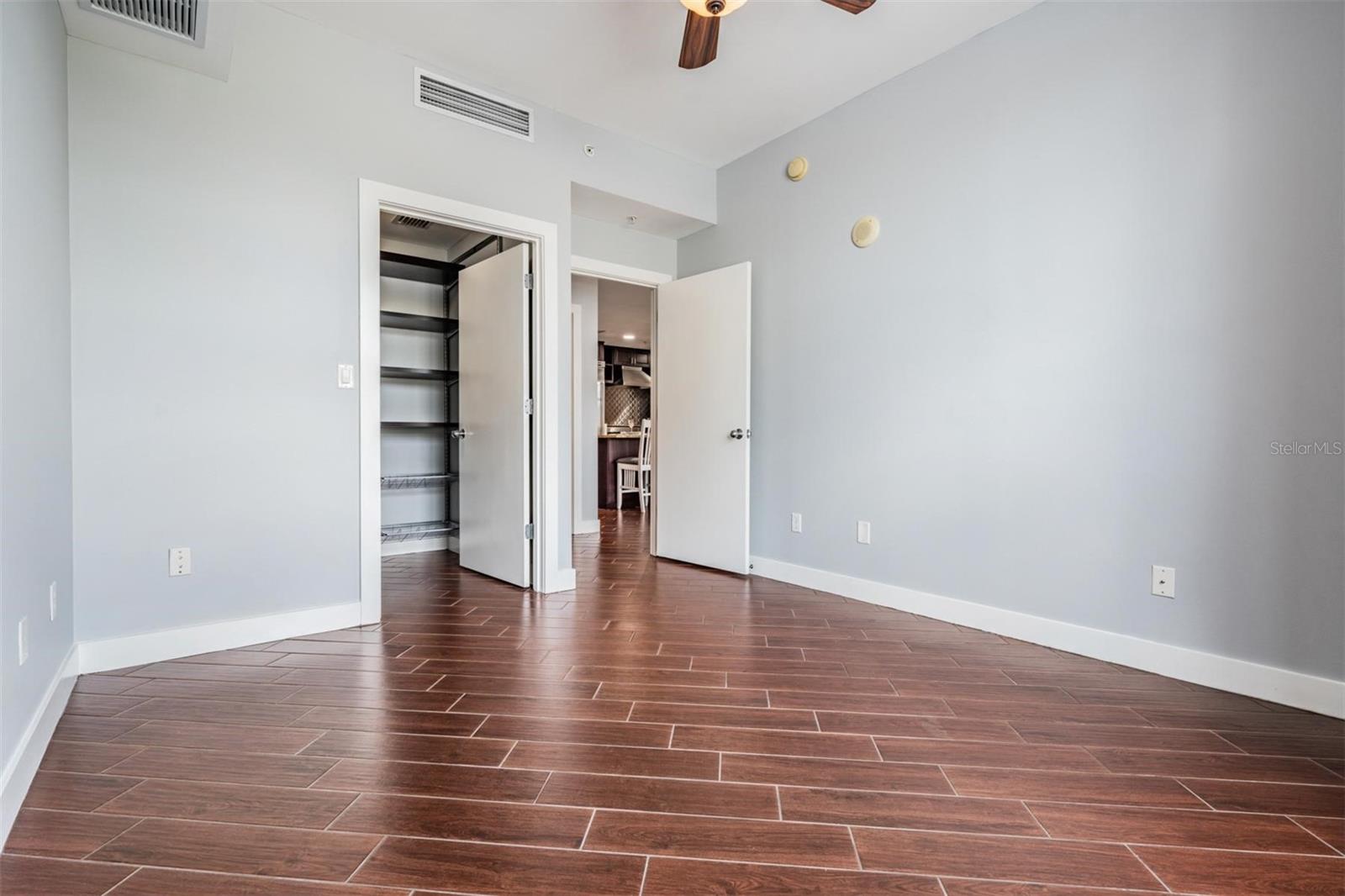 Image 23 of 55 For 1120 Kennedy Boulevard 912