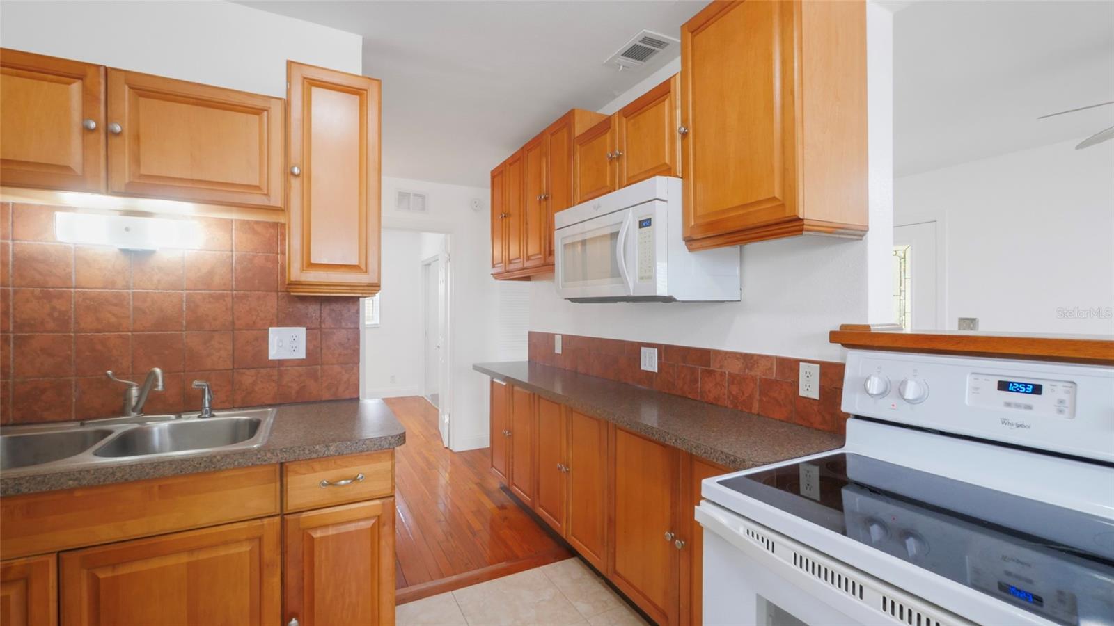 Image 13 of 55 For 5725 18th Avenue S