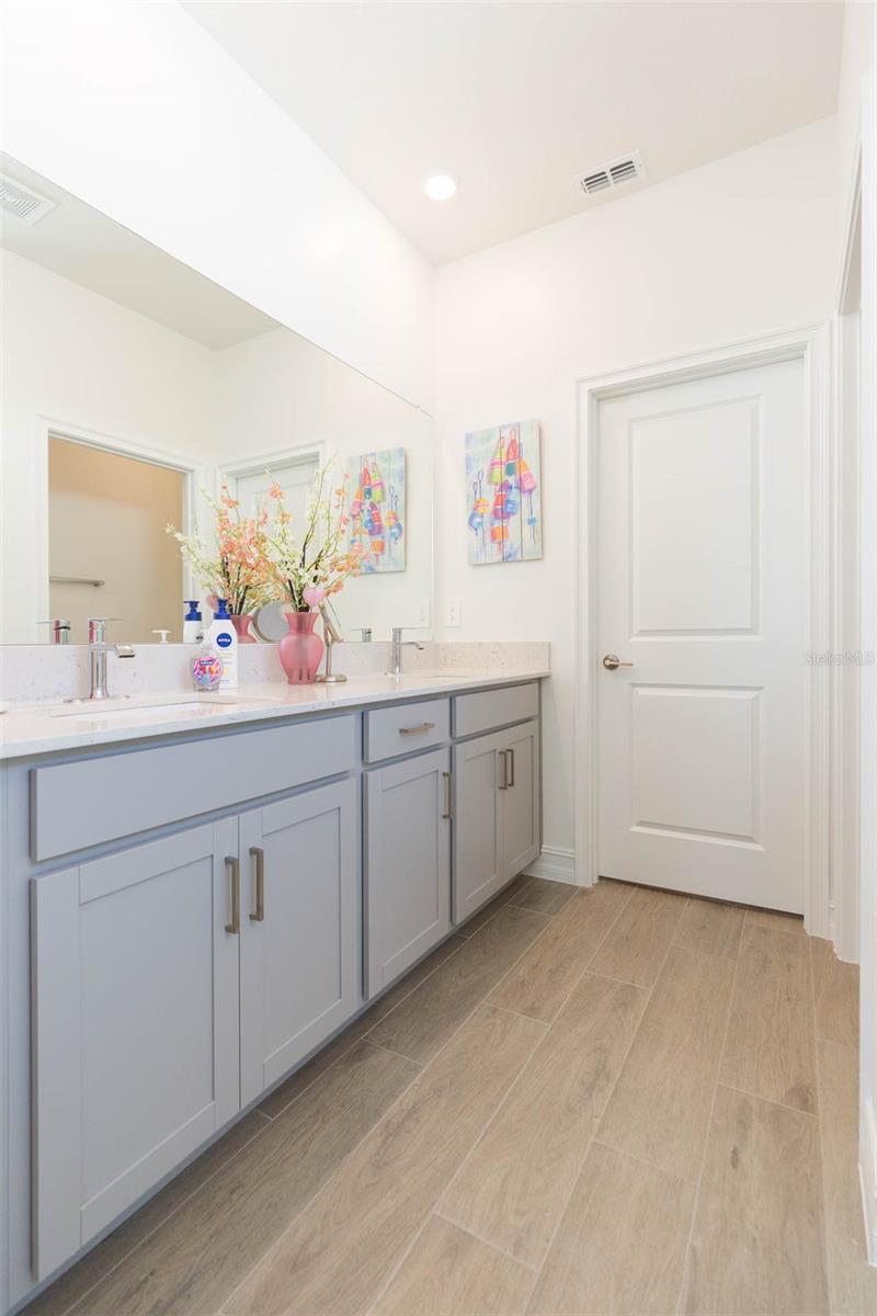 Image 16 of 33 For 11717 74th Circle E