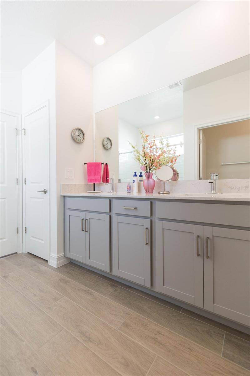 Image 17 of 33 For 11717 74th Circle E
