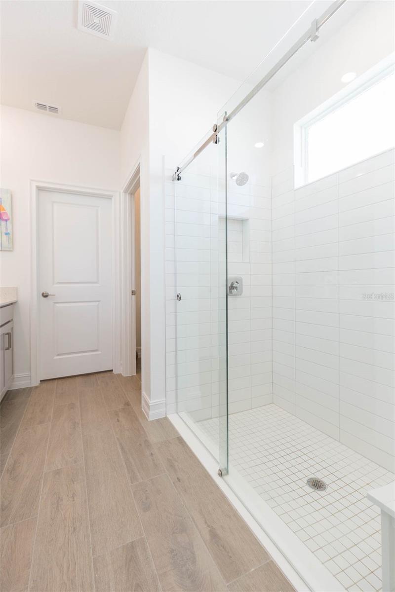 Image 18 of 33 For 11717 74th Circle E