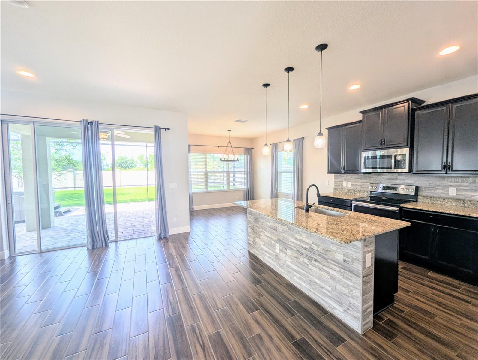 Listing photo id 8 for 32599 Natural Bridge Road