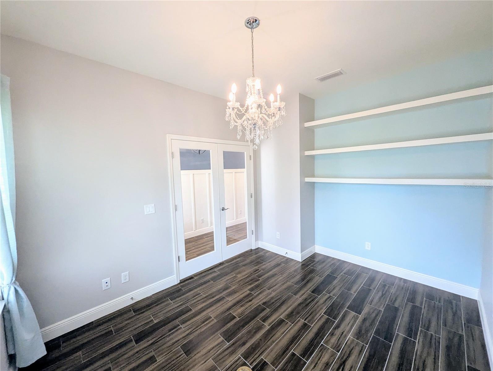 Listing photo id 11 for 32599 Natural Bridge Road