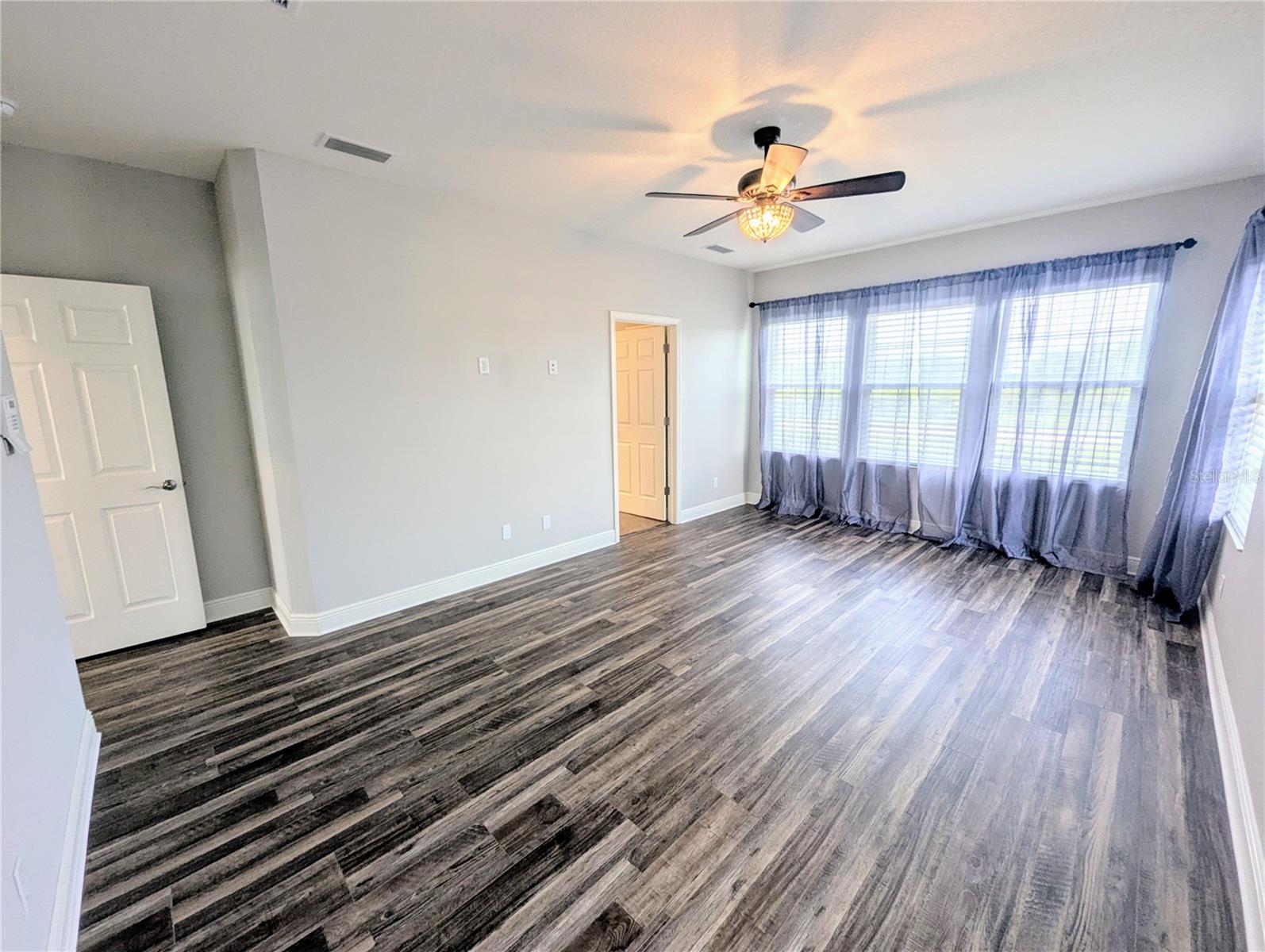 Listing photo id 14 for 32599 Natural Bridge Road