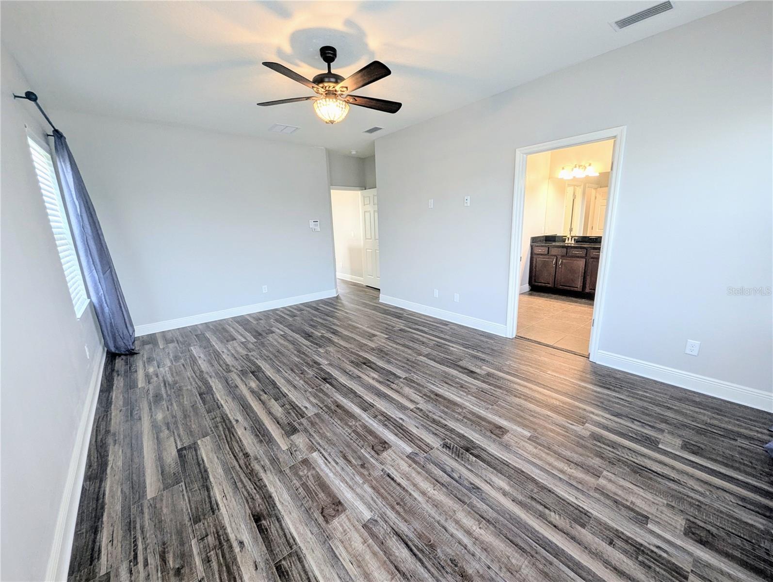 Listing photo id 15 for 32599 Natural Bridge Road