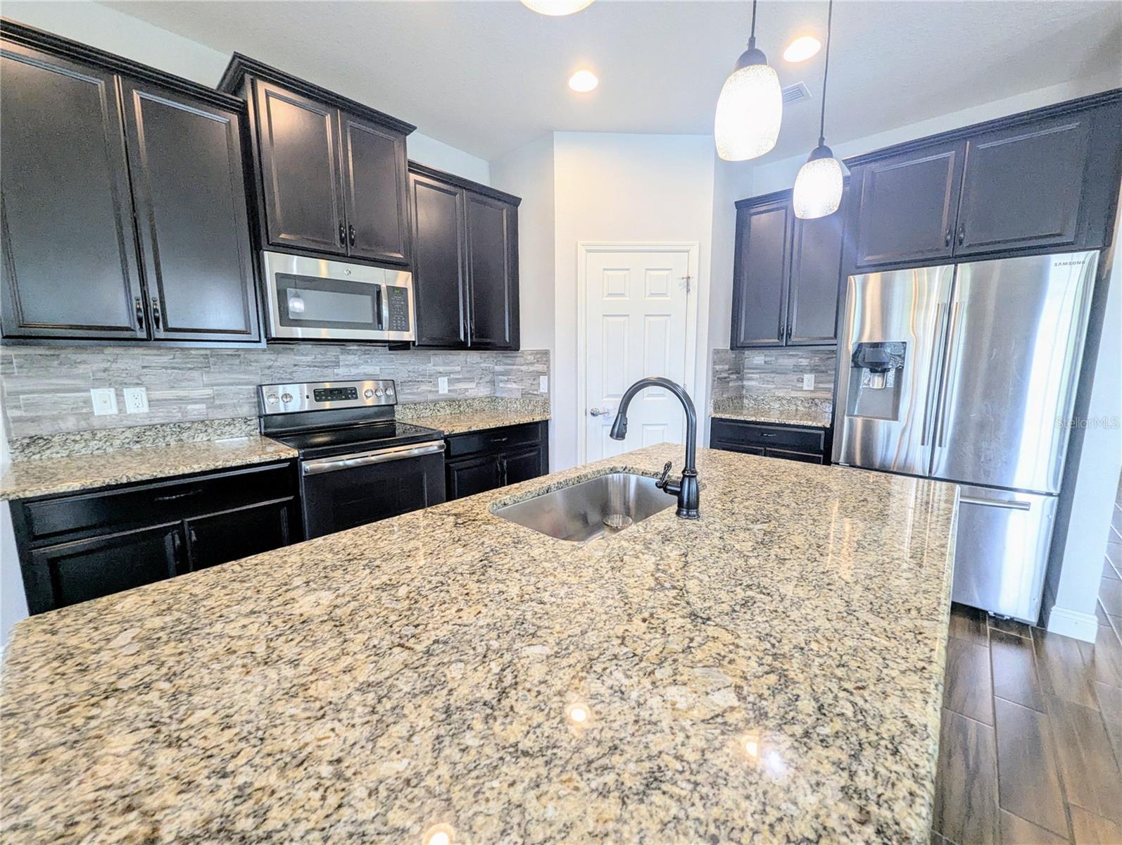 Listing photo id 6 for 32599 Natural Bridge Road