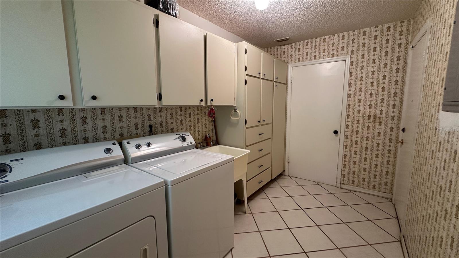 Image 14 of 20 For 205 Strong Bow Court